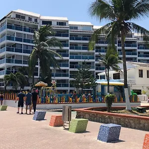 Bay Club By Top Location Apartamento